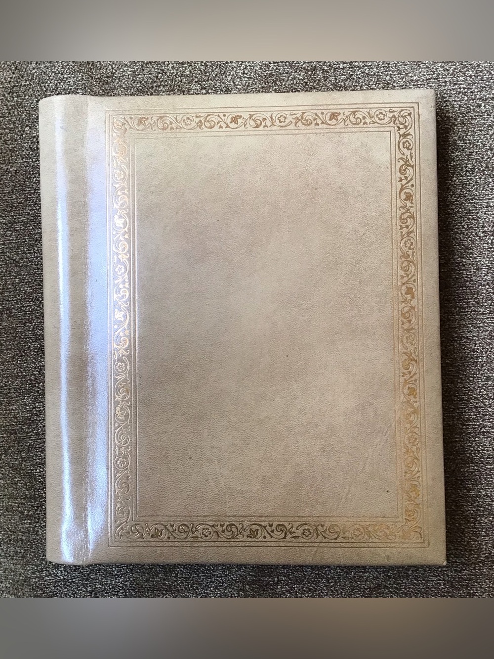 Vintage Leather Photo Album (20 Pics)